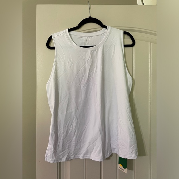 Halara cut out cross over tank top. White. Size XL - Picture 6 of 6